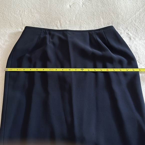 Albert Nipon skirt suit fully lined navy blue. Waist - Picture 10 of 16